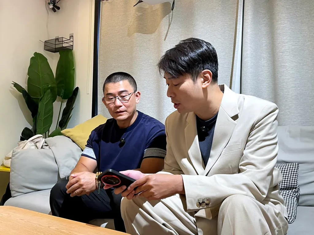 大師兄與謝同學一起看命盤,討論兄弟宮的武曲星