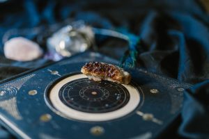 紫微斗數貪狼廉貞魅力星解析示意